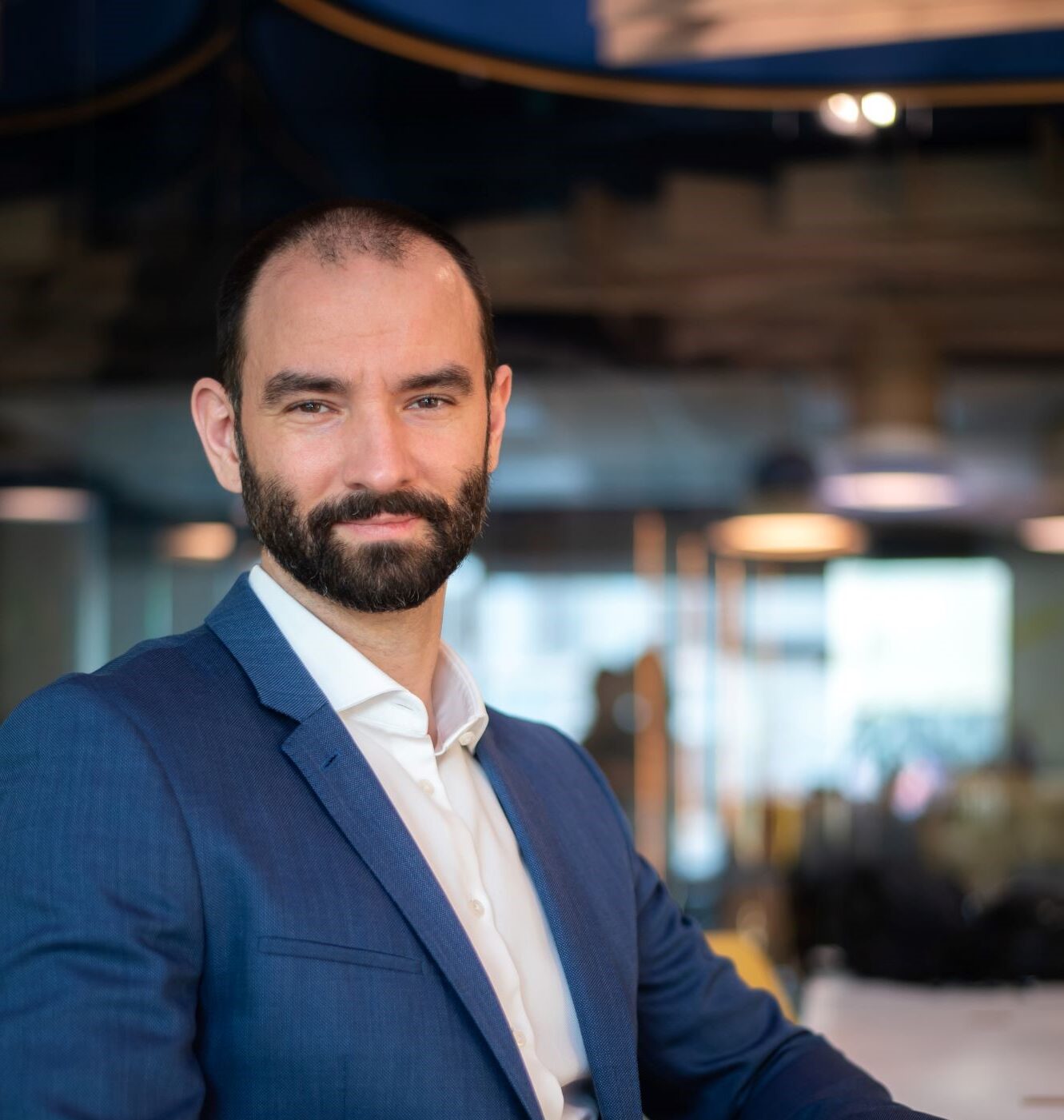 Generația Z din România preferă mersul la birou